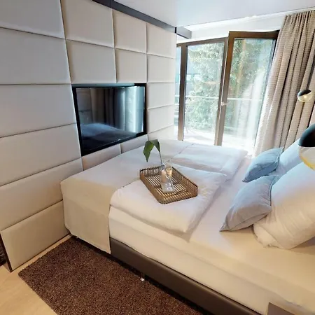 Apartment White Pearl 2.05 *
